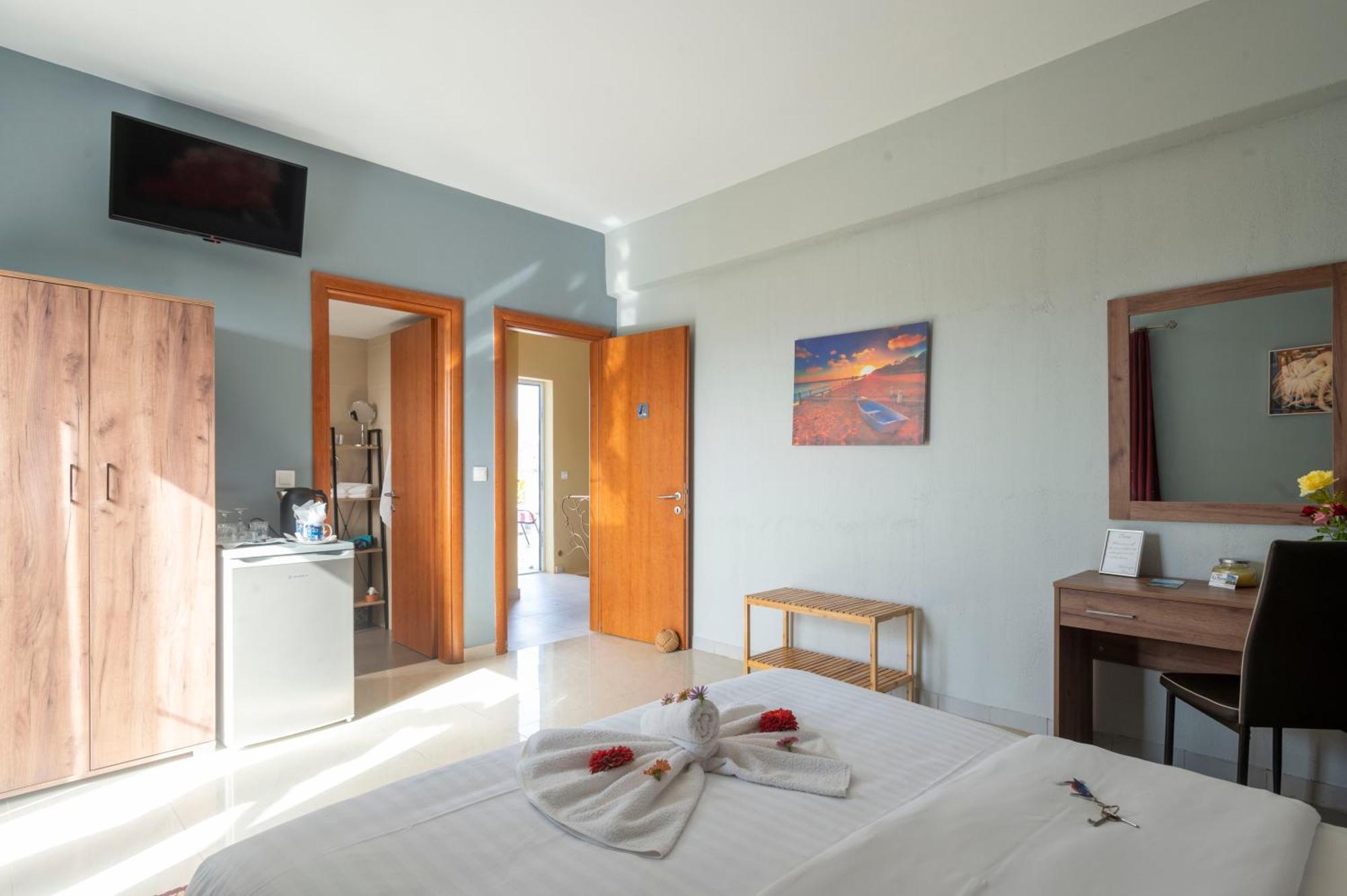 La Vatura Hotel Gialova Exterior photo